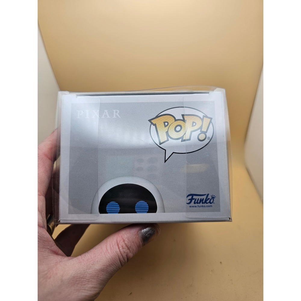 Funko Pop Disney Pixar WALL E EVE 1116 Glow in the Dark Gamestop Exclusive Vinyl - Picture 5 of 6
